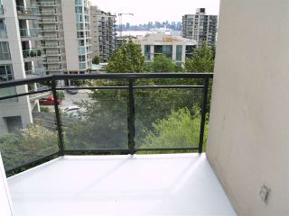 Photo 6: 403 131 W 3RD Street in North Vancouver: Lower Lonsdale Condo for sale in "SEASCAPE LANDING" : MLS®# R2284768