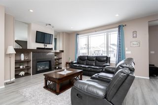 Photo 4: Move In Ready 2 Storey in Winnipeg: 1R House for sale (Bridgwater Lakes) 