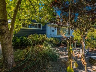 Photo 6: 8591 144 Street in Surrey: Bear Creek Green Timbers House for sale in "BEAR CREEK PARK" : MLS®# R2730548