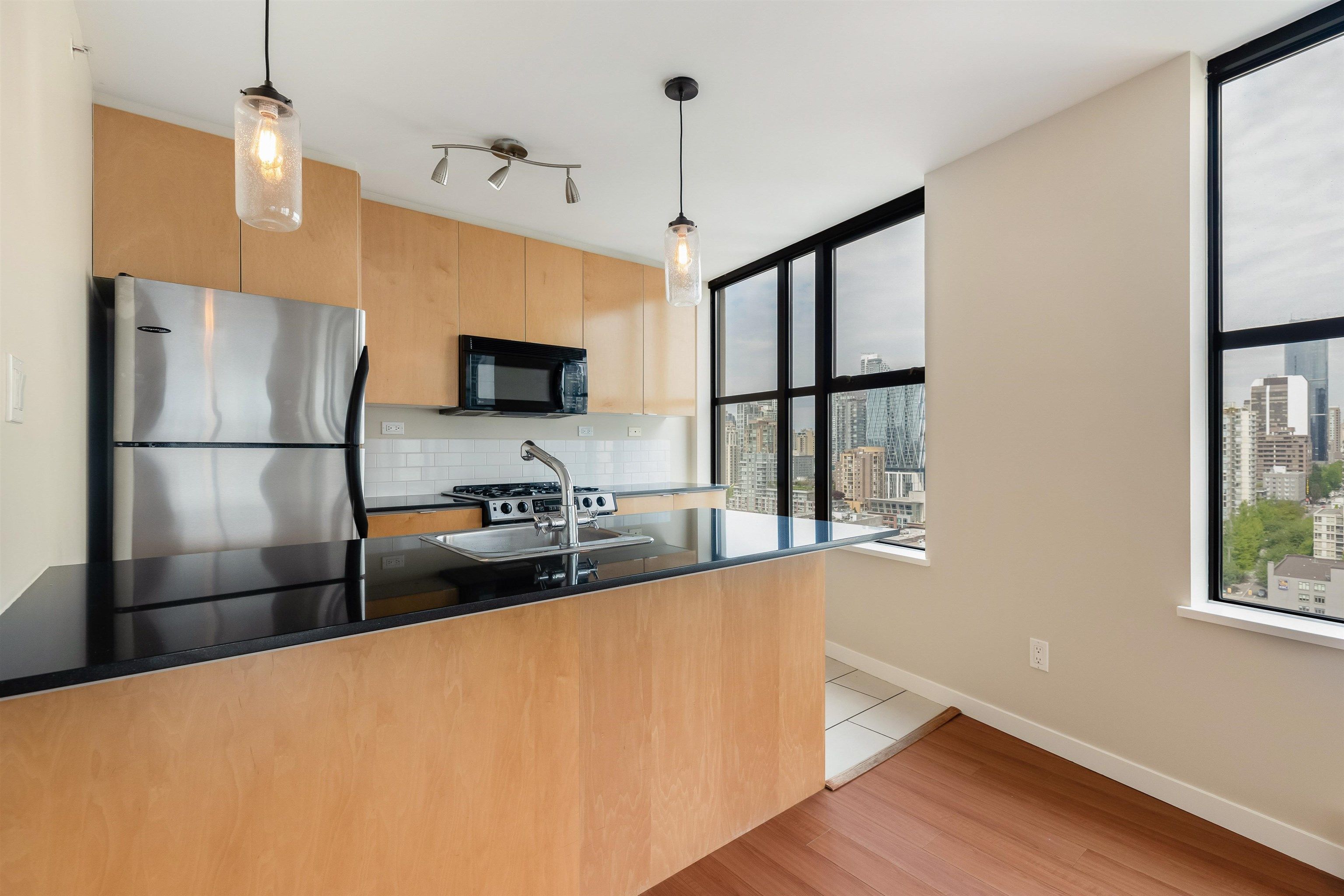 Main Photo: 2301 989 BEATTY Street in Vancouver: Yaletown Condo for sale (Vancouver West)  : MLS®# R2700726