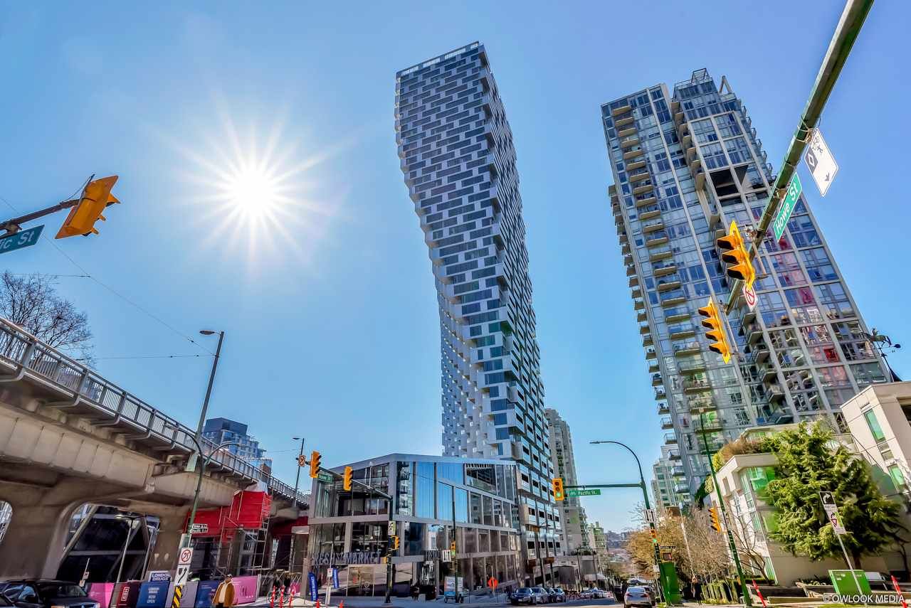 Main Photo: 4002 1480 HOWE Street in Vancouver: Yaletown Condo for sale (Vancouver West)  : MLS®# R2463556