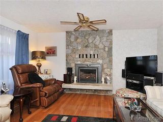 Photo 2: 1213 Cumberland Court in VICTORIA: SE Lake Hill Residential for sale (Saanich East)  : MLS®# 314956