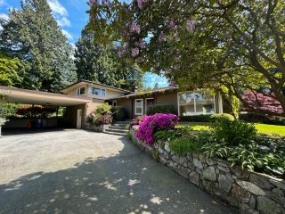 Main Photo: 1645 Palmerston Avenue in West Vancouver: Ambleside House for rent