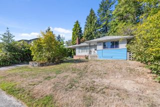 Photo 1: 275 N GROSVENOR Avenue in Burnaby: Capitol Hill BN House for sale in "Capital Hill in North Burnaby" (Burnaby North)  : MLS®# R2816388