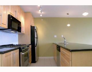 Photo 2: 1805 989 BEATTY Street in Vancouver: Downtown VW Condo for sale in "NOVA" (Vancouver West)  : MLS®# V662596