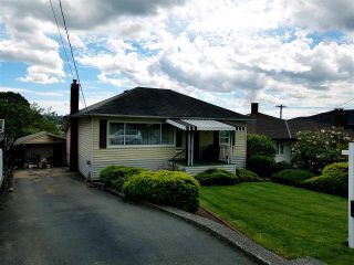 Photo 2: 3912 NAPIER Street in Burnaby: Willingdon Heights House for sale (Burnaby North)  : MLS®# R2204911
