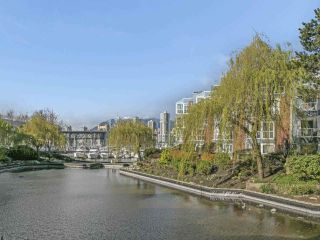 Photo 18: 201 1502 ISLAND PARK Walk in Vancouver: False Creek Condo for sale in "THE LAGOONS" (Vancouver West)  : MLS®# R2161234