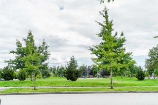 Photo 2: 19325 67 Avenue in Surrey: Clayton House for sale in "COPPER RIDGE" (Cloverdale)  : MLS®# R2479667