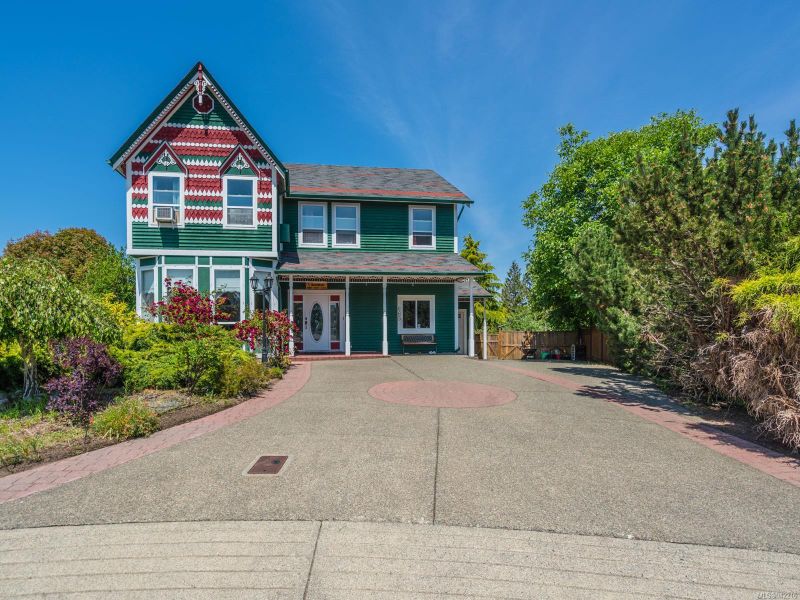 FEATURED LISTING: 665 Ironwood Ave Parksville