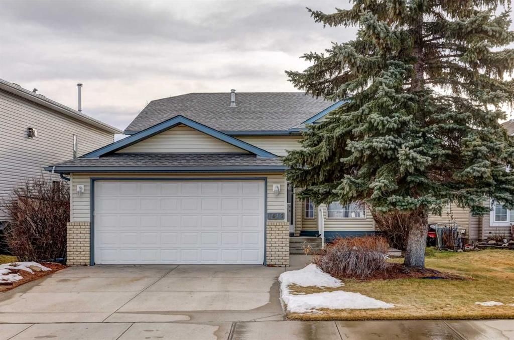 Main Photo: 1615 Woodside Boulevard NW: Airdrie Detached for sale : MLS®# A2104240