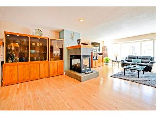 Photo 6: 2612 LAUREL Crescent SW in Calgary: Lakeview House for sale : MLS®# C4050066