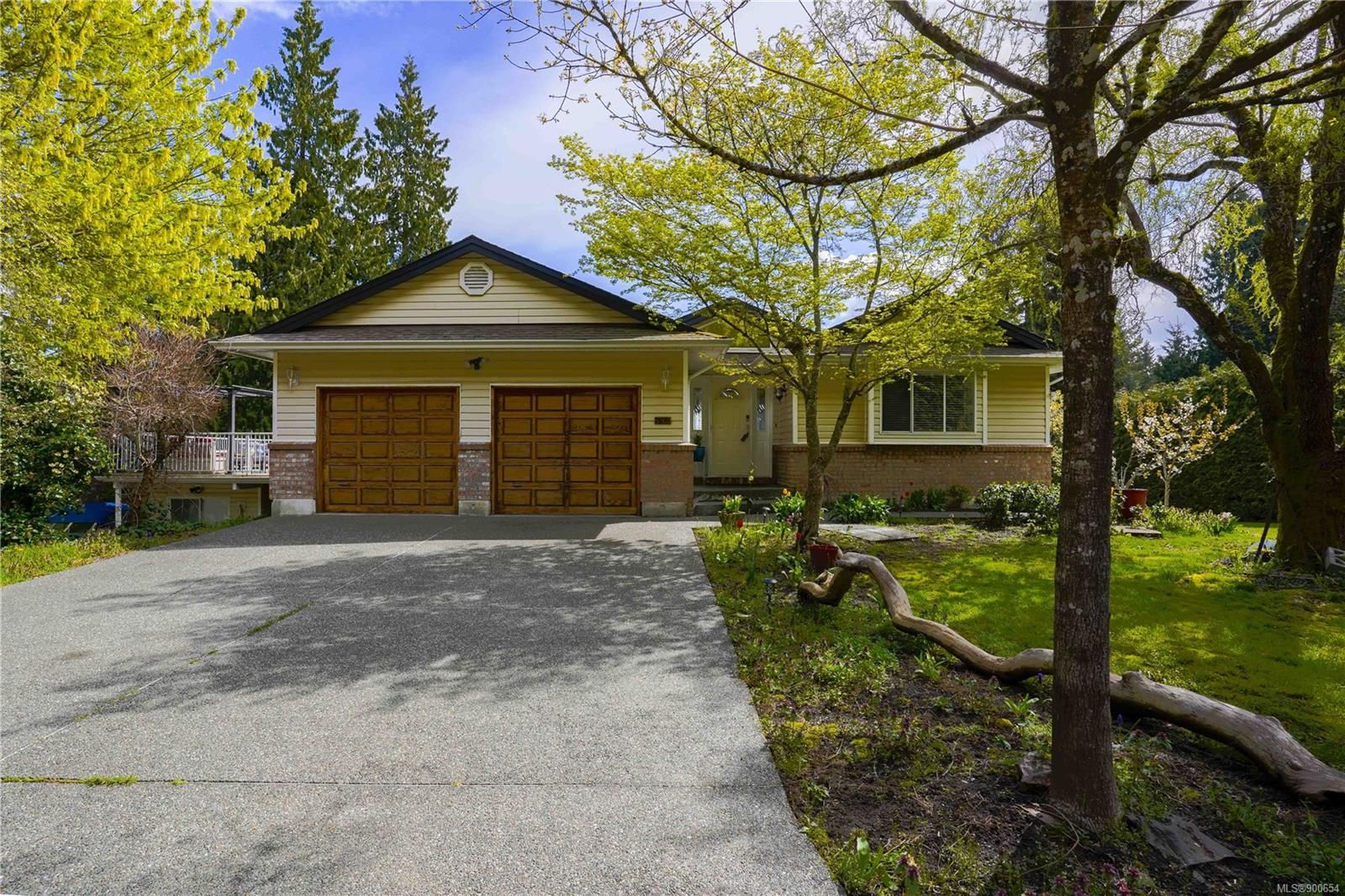 Main Photo: 594 Dagall Rd in Mill Bay: ML Mill Bay House for sale (Malahat & Area)  : MLS®# 900654