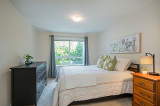 Photo 14: 303 20750 DUNCAN Way in Langley: Langley City Condo for sale in "Fairfield Lane" : MLS®# R2720132