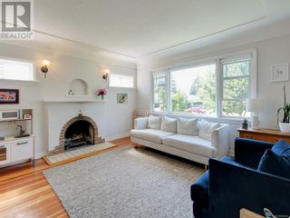 Photo 2: 2811 Austin Ave in Saanich: House for sale : MLS®# 960935