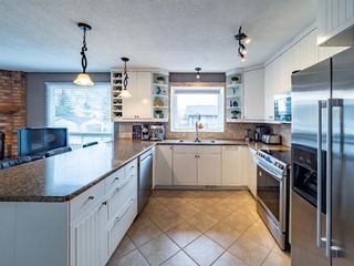 Photo 13: 112 Woodmont Drive SW in Calgary: Woodbine Detached for sale : MLS®# A1154719