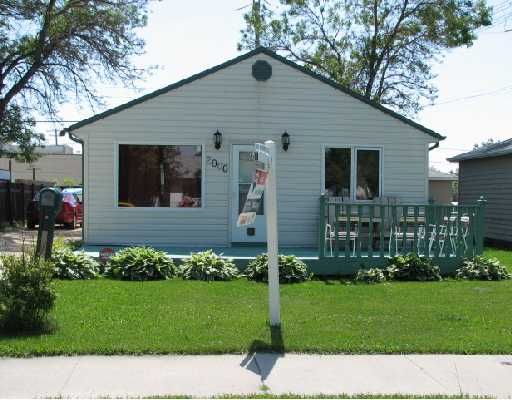 Main Photo: 2000 BANNATYNE Avenue West in WINNIPEG: Brooklands / Weston Residential for sale (West Winnipeg)  : MLS®# 2815061
