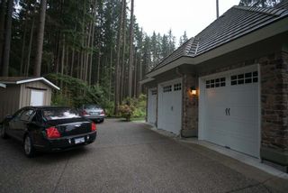 Photo 2: 320 FORESTVIEW Lane: Anmore House for sale (Port Moody)  : MLS®# R2175412