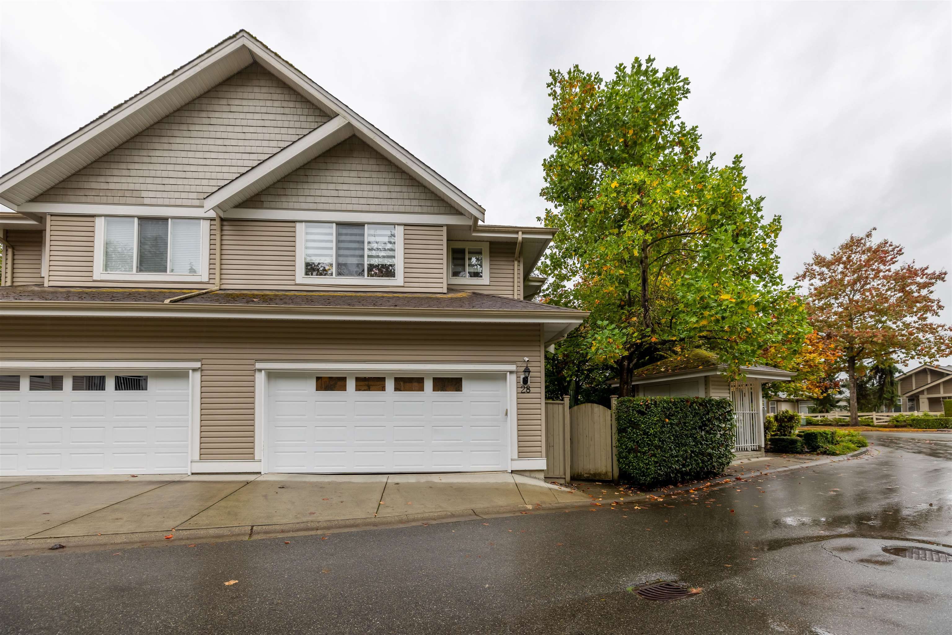 Main Photo: 28 8568 209 Street in Langley: Walnut Grove Townhouse for sale in "Creekside Estates" : MLS®# R2738446