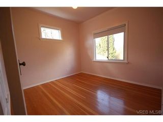 Photo 4: 1042 Cloverdale Ave in VICTORIA: SE Quadra House for sale (Saanich East)  : MLS®# 634501