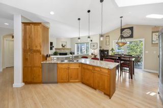 Photo 12: 2398 Tanner Ridge Pl in Central Saanich: CS Tanner House for sale : MLS®# 917130