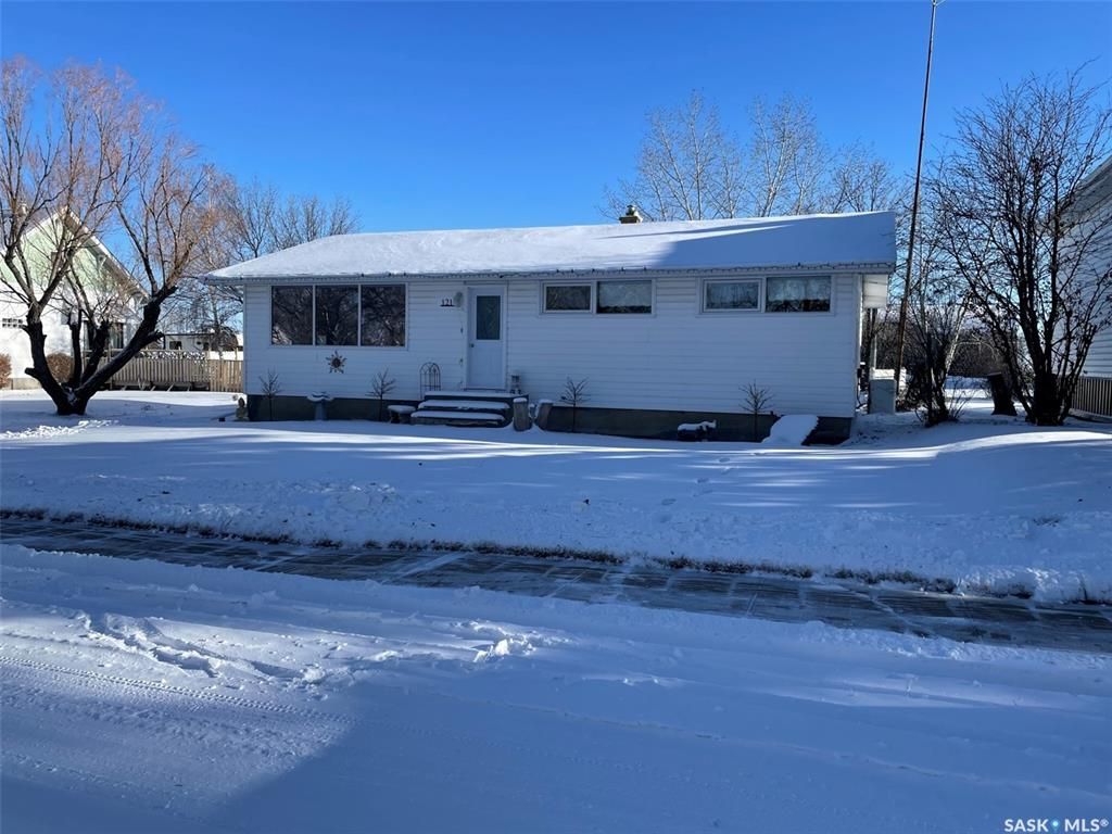 Main Photo: 121 2nd Street East in Lafleche: Residential for sale : MLS®# SK956031