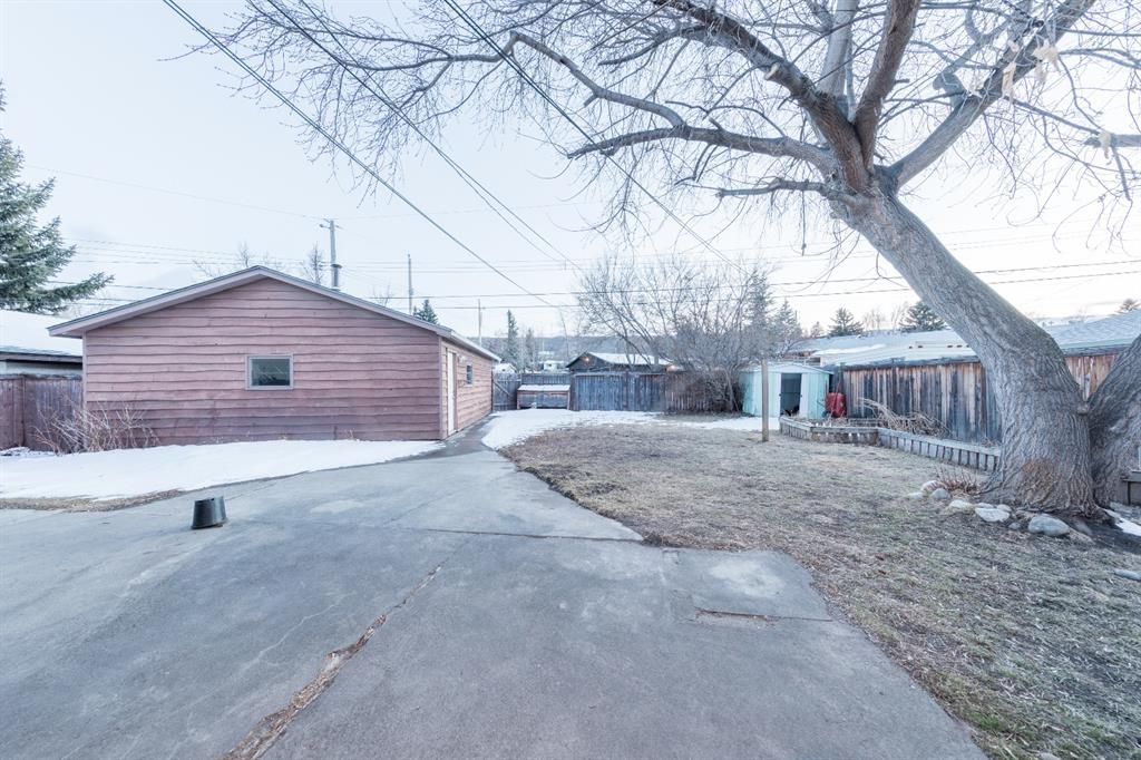 Photo 31: Photos: 7715 34 Avenue NW in Calgary: Bowness Detached for sale : MLS®# A1086301