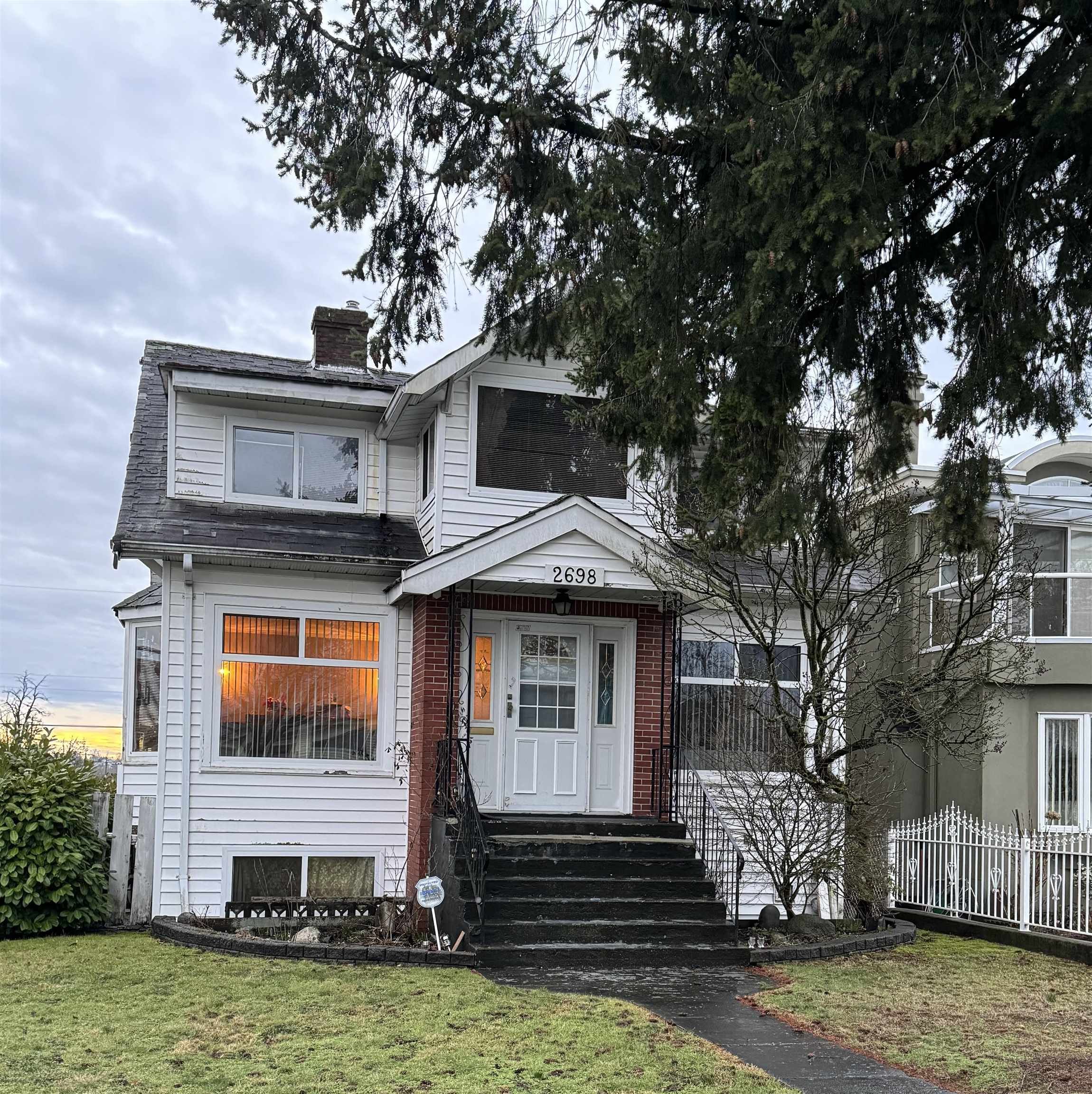 Main Photo: 2698 E 5TH Avenue in Vancouver: Renfrew VE House for sale (Vancouver East)  : MLS®# R2846164