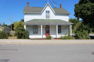 Photo 1: 4 North Street in Kawartha Lakes: Fenelon Falls House (2-Storey) for sale : MLS®# X6112876