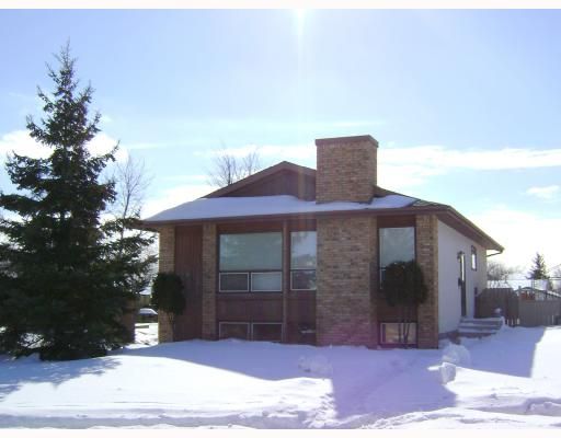 Main Photo: 80 TU-PELO Avenue in WINNIPEG: East Kildonan Residential for sale (North East Winnipeg)  : MLS®# 2802642