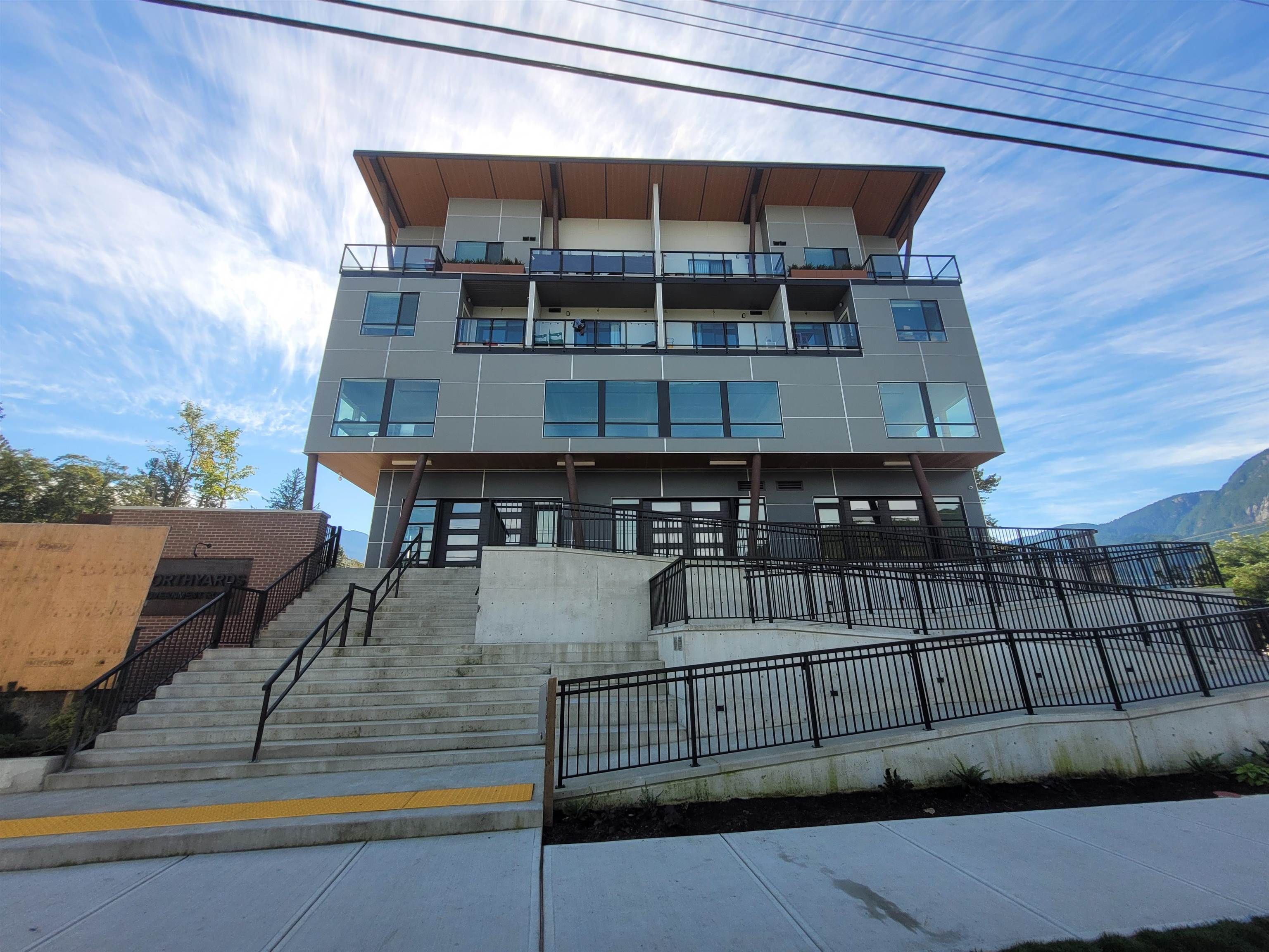 Main Photo: 4 39666 GOVERNMENT Road in Squamish: Northyards Office for sale in "THE NORTHYARDS" : MLS®# C8040342