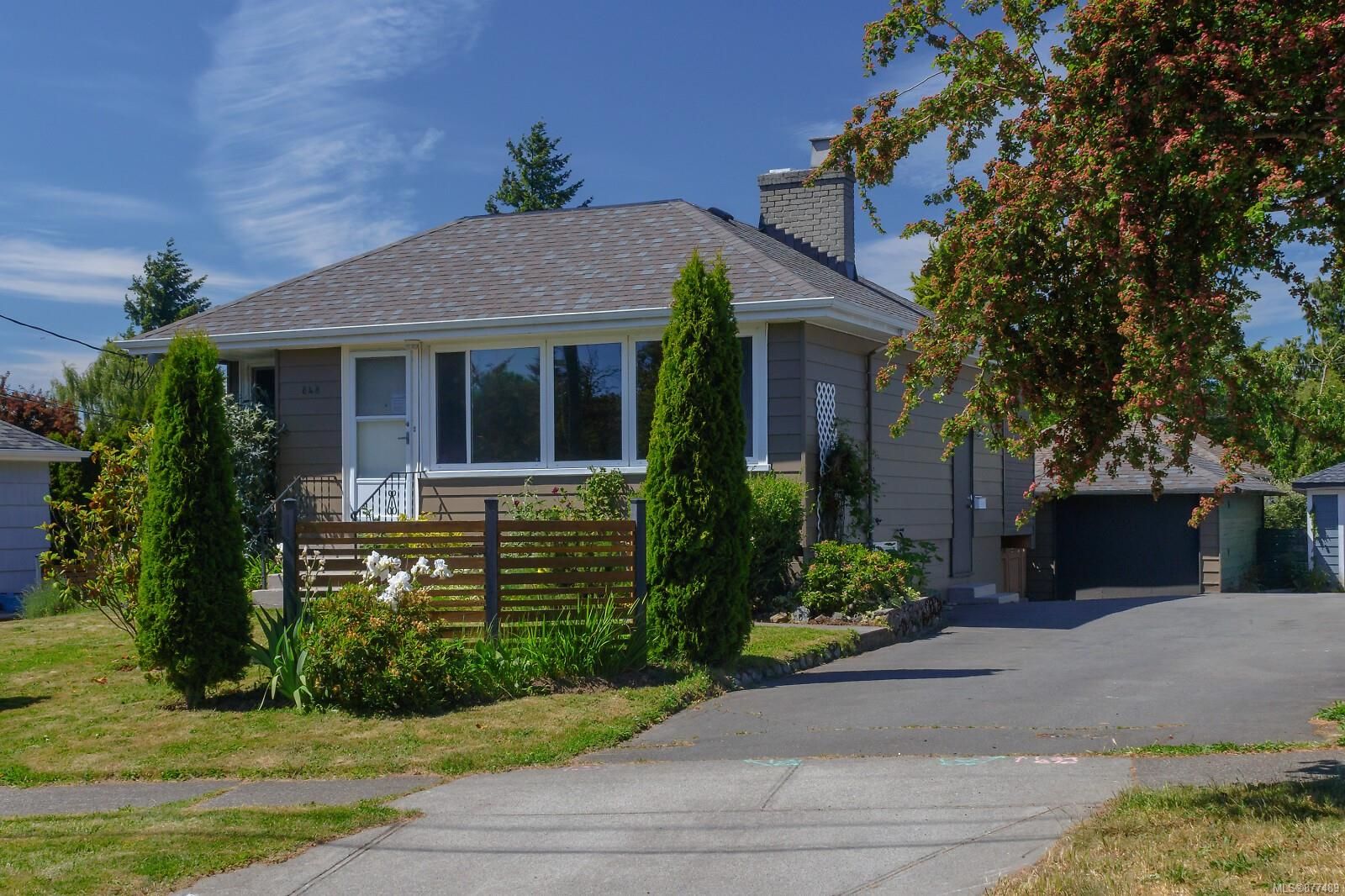 Main Photo: 848 Reed St in Victoria: Vi Mayfair House for sale : MLS®# 877489