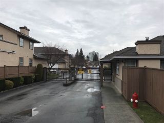Photo 3: 139 14861 98 Avenue in Surrey: Guildford Townhouse for sale in "The Mansions" (North Surrey)  : MLS®# R2146574