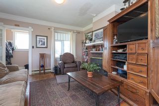 Photo 4: 203 Quincy St in View Royal: VR Hospital Quadruplex for sale : MLS®# 964476