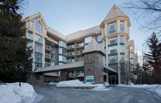 Photo 1: 407 4910 SPEARHEAD Place in Whistler: Benchlands Condo for sale in "Woodrun" : MLS®# R2842913