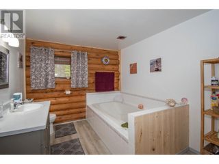 Photo 12: 495 RAYMOND ROAD in Smithers: House for sale : MLS®# R2800742