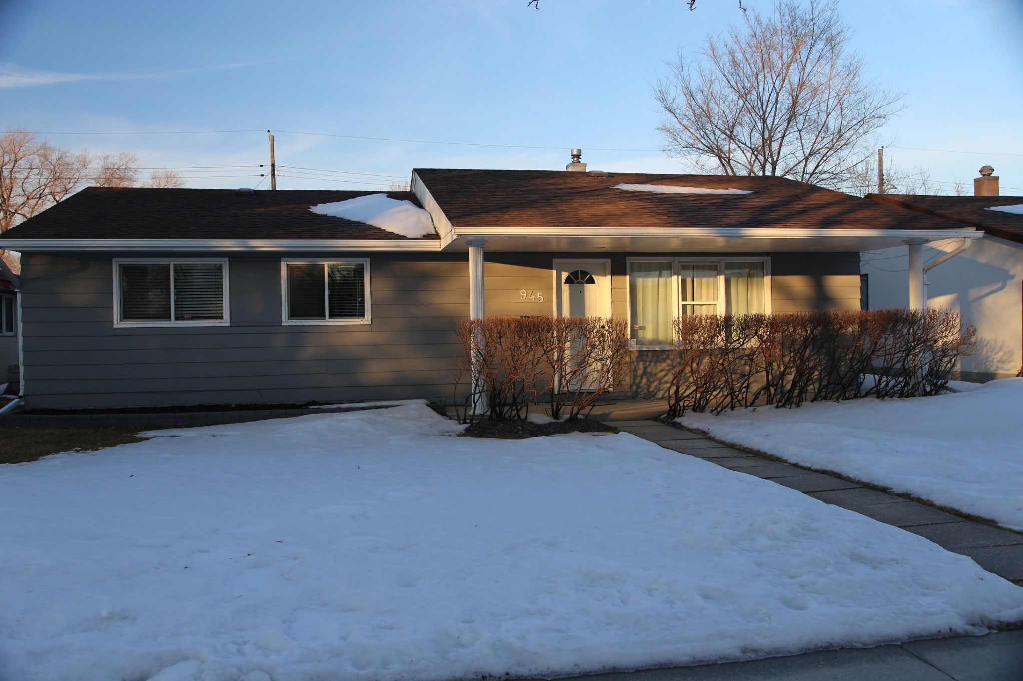 Photo 4: Photos: 945 Moncton Avenue in Winnipeg: East Kildonan Single Family Detached for sale (3B)  : MLS®# 202104784