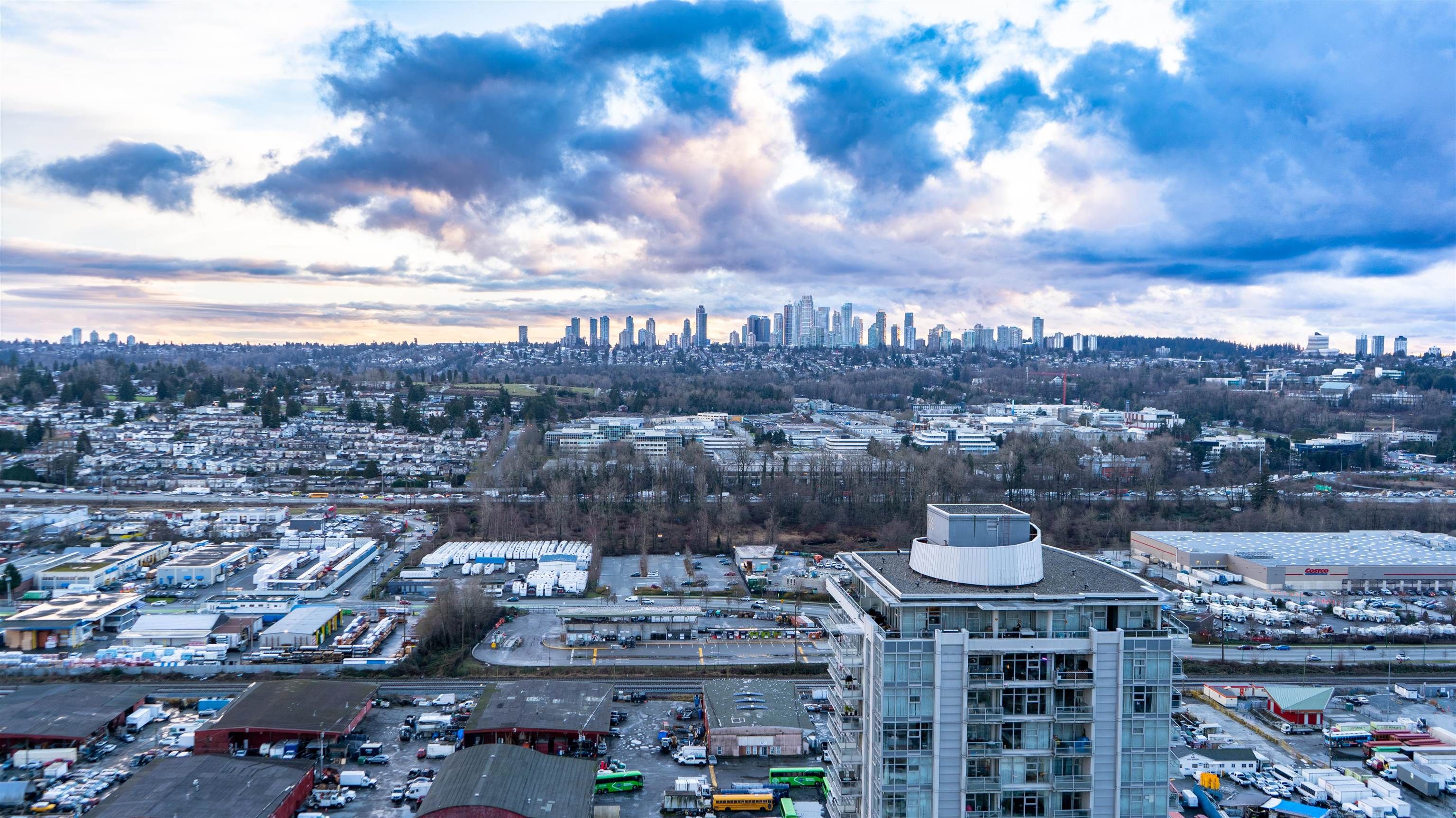 Main Photo: 2412 4730 LOUGHEED Highway in Burnaby: Brentwood Park Condo for sale (Burnaby North)  : MLS®# R2747469