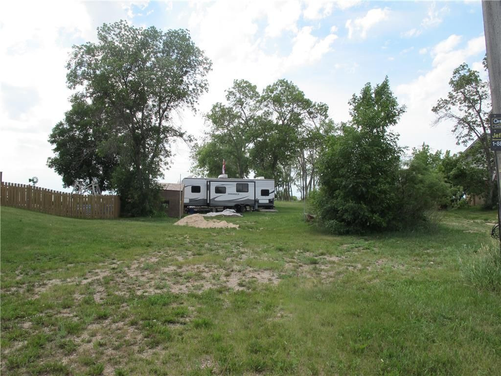Photo 4: Photos:  in St Laurent: Twin Lake Beach Residential for sale (R19)  : MLS®# 202100860