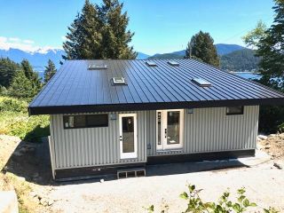 Photo 1: 516 WOODLAND Avenue in Gibsons: Gibsons & Area House for sale (Sunshine Coast)  : MLS®# R2795041
