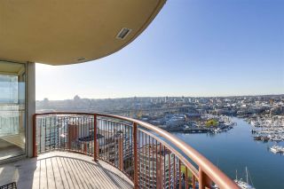 Photo 2: 2202 1000 BEACH AVENUE in Vancouver: Yaletown Condo for sale (Vancouver West)  : MLS®# R2324364