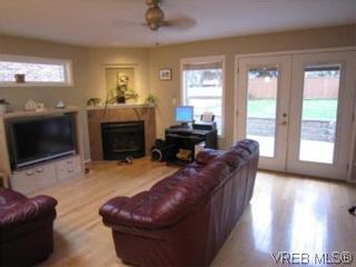 Photo 3: 569 Langholme Dr in VICTORIA: Co Wishart North House for sale (Colwood)  : MLS®# 528948