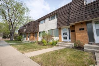 Photo 1: 4 120 Acadia Drive in Saskatoon: West College Park Residential for sale : MLS®# SK929766