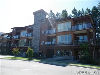 Main Photo: 302 627 Brookside Rd in VICTORIA: Co Latoria Condo for sale (Colwood)  : MLS®# 582794