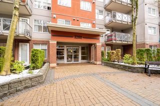 Photo 5: 305 3260 ST JOHNS Street in Port Moody: Port Moody Centre Condo for sale in "The Square" : MLS®# R2741169