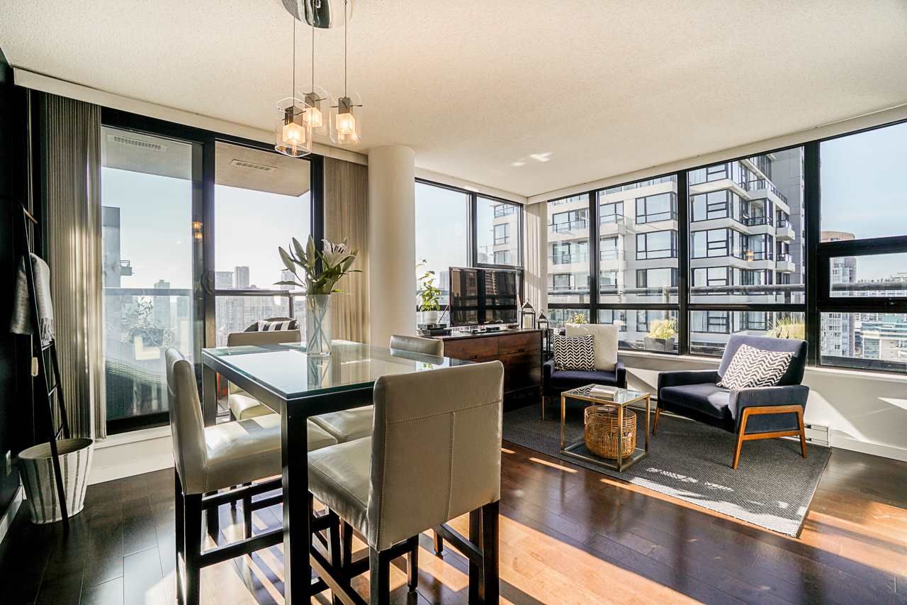 Main Photo: 2806 909 MAINLAND STREET in Vancouver: Yaletown Condo for sale (Vancouver West)  : MLS®# R2507980