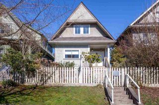 Photo 2: 1049 E 13TH Avenue in Vancouver: Mount Pleasant VE House for sale in "Mount Pleasant East" (Vancouver East)  : MLS®# R2235012