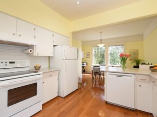Photo 7: 1007 Amphion St in Victoria: Vi Fairfield East House for sale : MLS®# 873825
