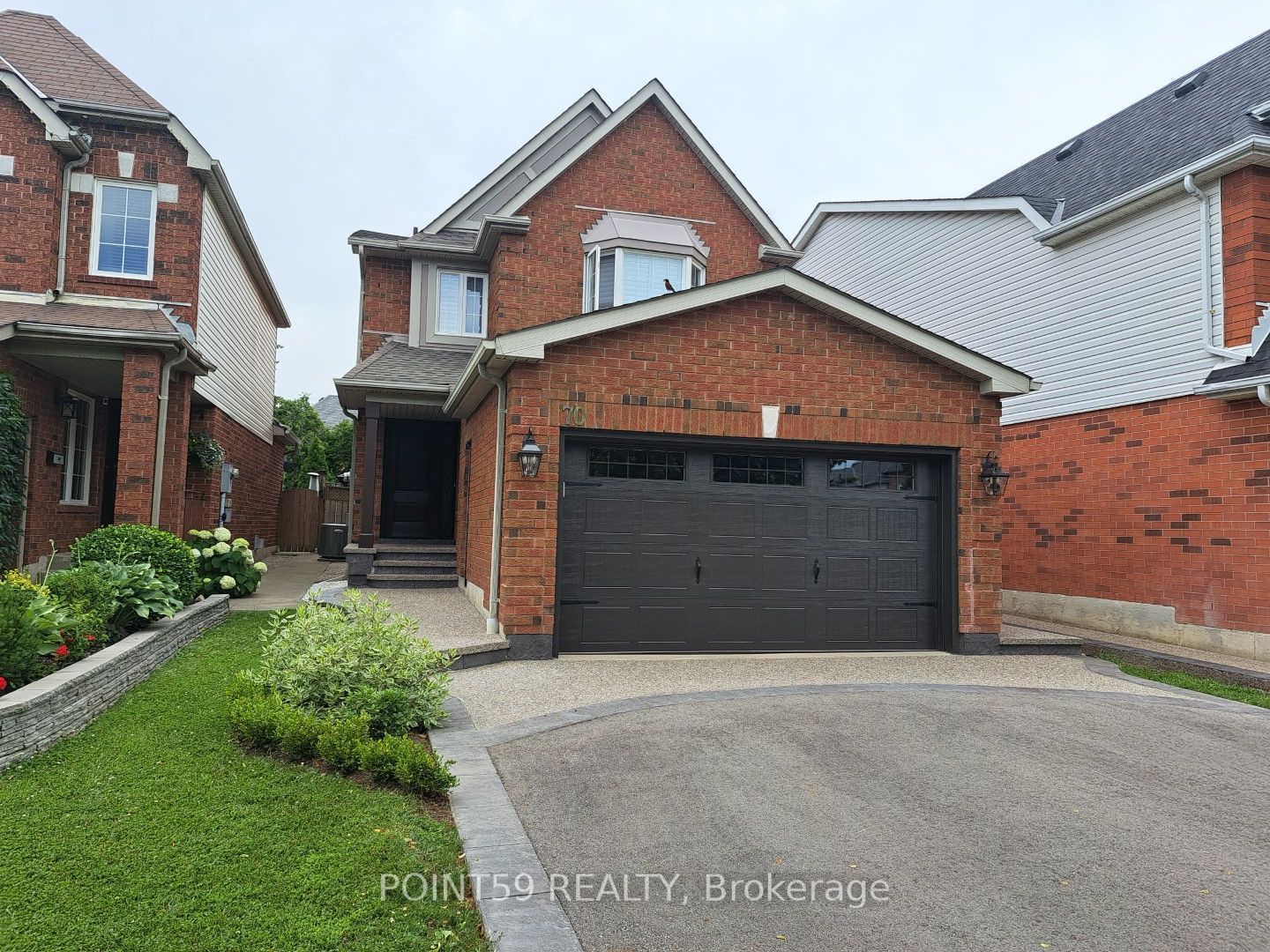 Main Photo: 70 Curry Crescent in Halton Hills: Georgetown House (2-Storey) for sale : MLS®# W6655358