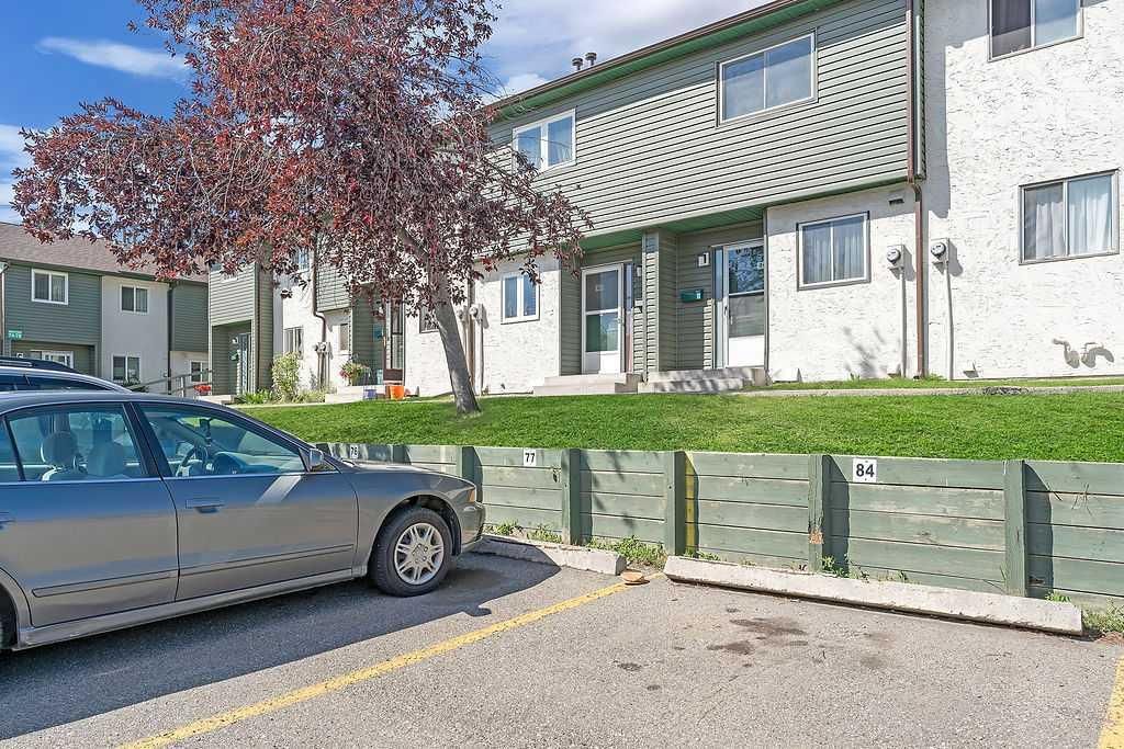Main Photo: 84 2511 38 Street NE in Calgary: Rundle Row/Townhouse for sale : MLS®# A2072497
