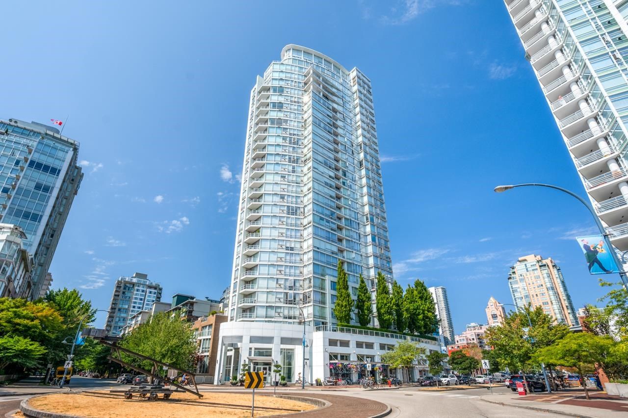 Main Photo: 1901 1201 MARINASIDE Crescent in Vancouver: Yaletown Condo for sale (Vancouver West)  : MLS®# R2744910